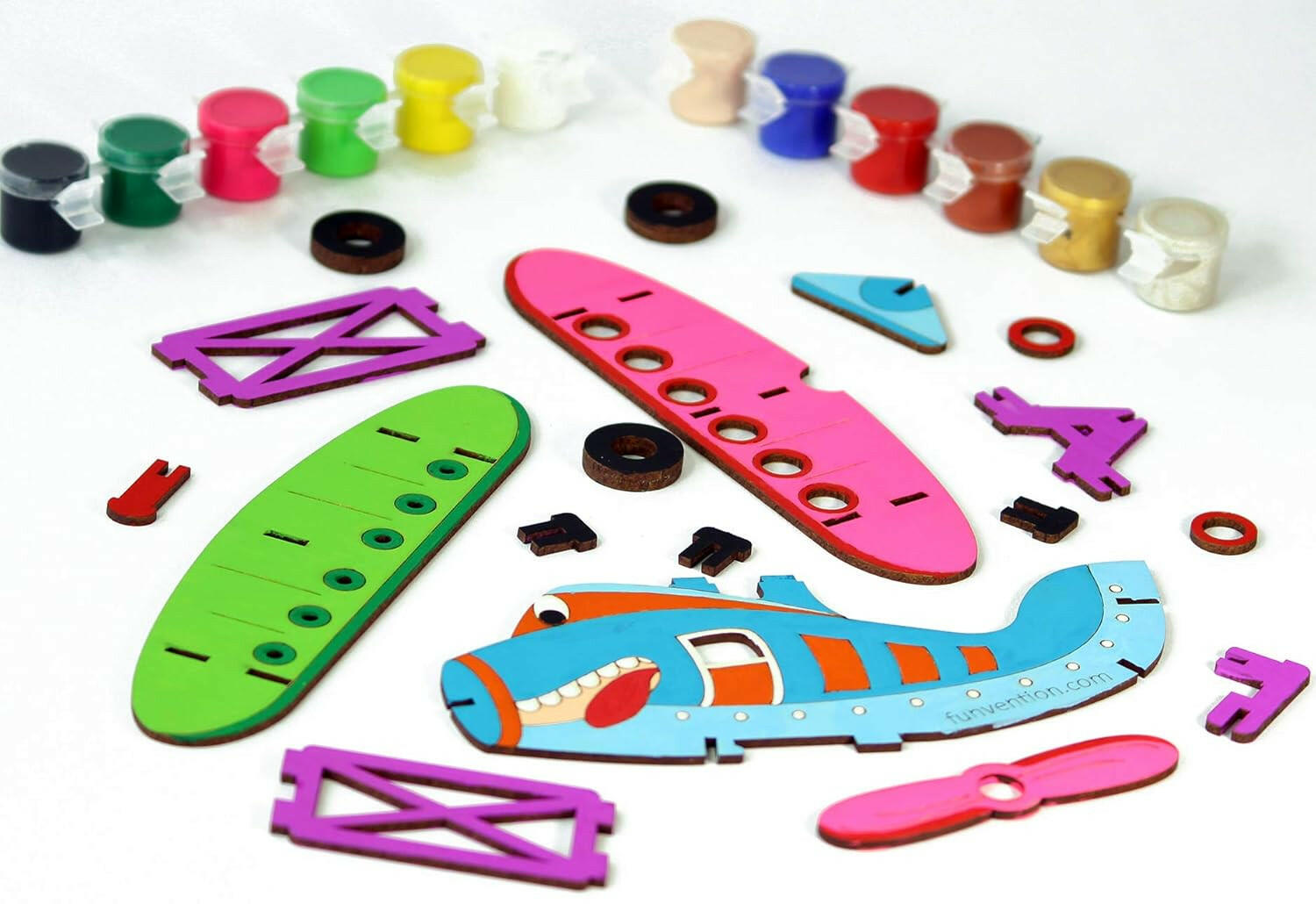 Funvention 3D Coloring Model - Bi-Plane Funvention  Go Science Goods.